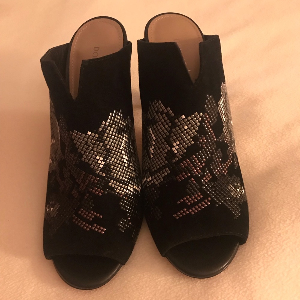 Beautiful brand new with tags black kidsuede mule